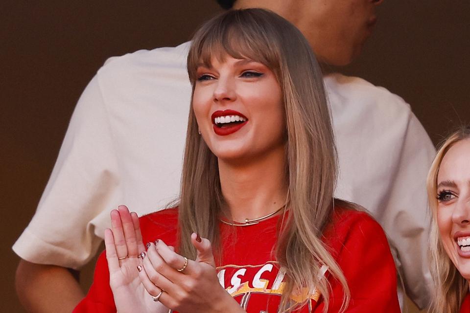 Los Angeles Chargers v Kansas City Chiefs