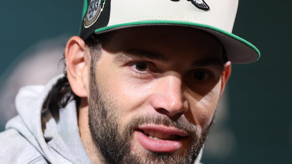 Dallas Goedert Headshot