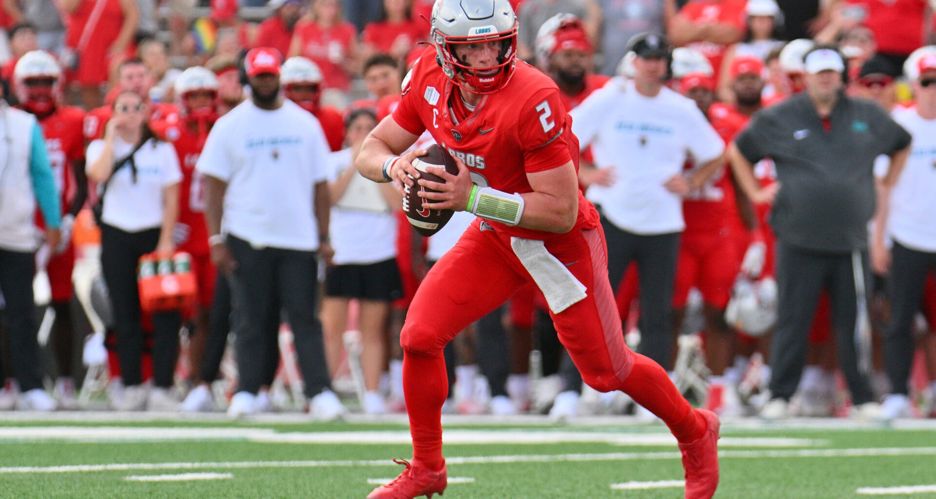 Quarterback Jack Layne of New Mexico Lobos