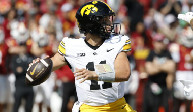 Quarterback Mark Gronowski