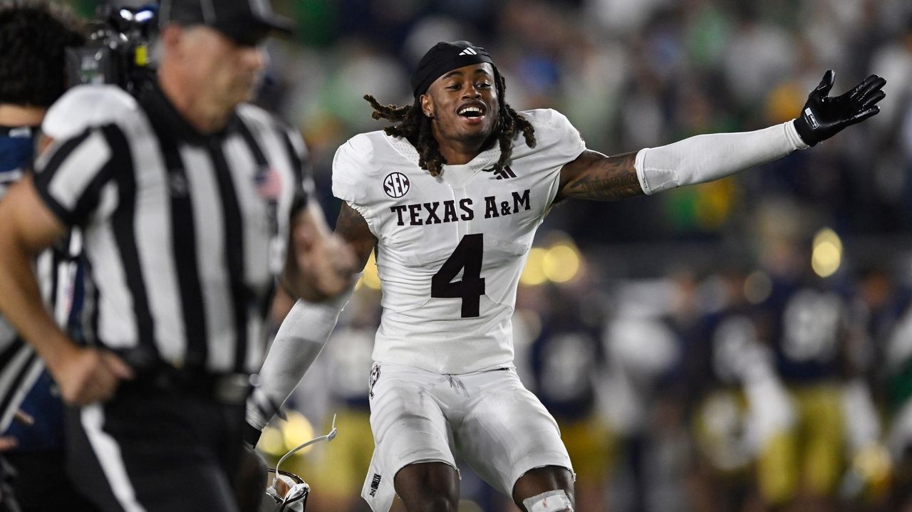 Texas A&M jumps to No. 10 in the AP Top 25, Notre Dame is the first ranked 0-2 team since 1988