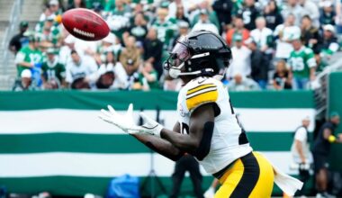 LOOK: Steelers' Kaleb Johnson makes shocking special teams mistake that leads to Seahawks touchdown