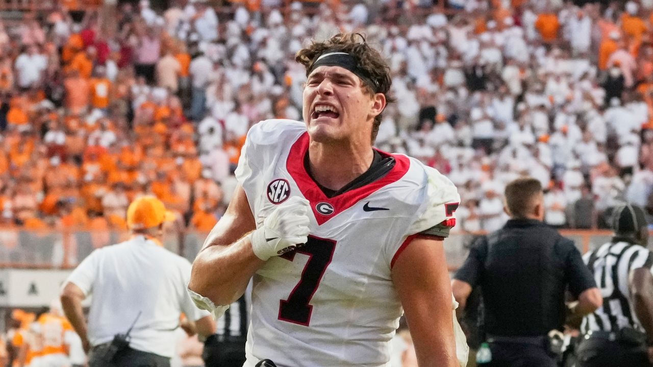 AP Top 25 college football rankings name Notre Dame as the first ranked 0-2 team since 1988