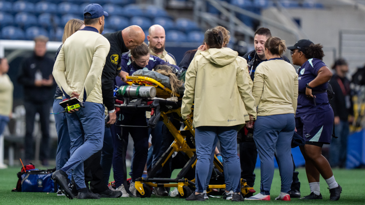 USA soccer's Savannah DeMelo collapses on field in Racing Louisville's match vs. Seattle Reign