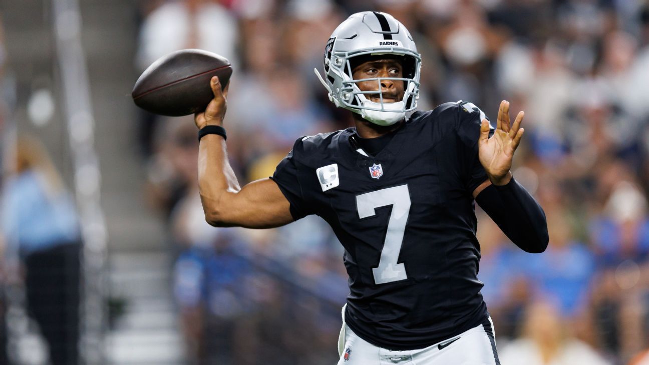 Raiders QB Geno Smith's aggressive throwing leads to 3 INTs