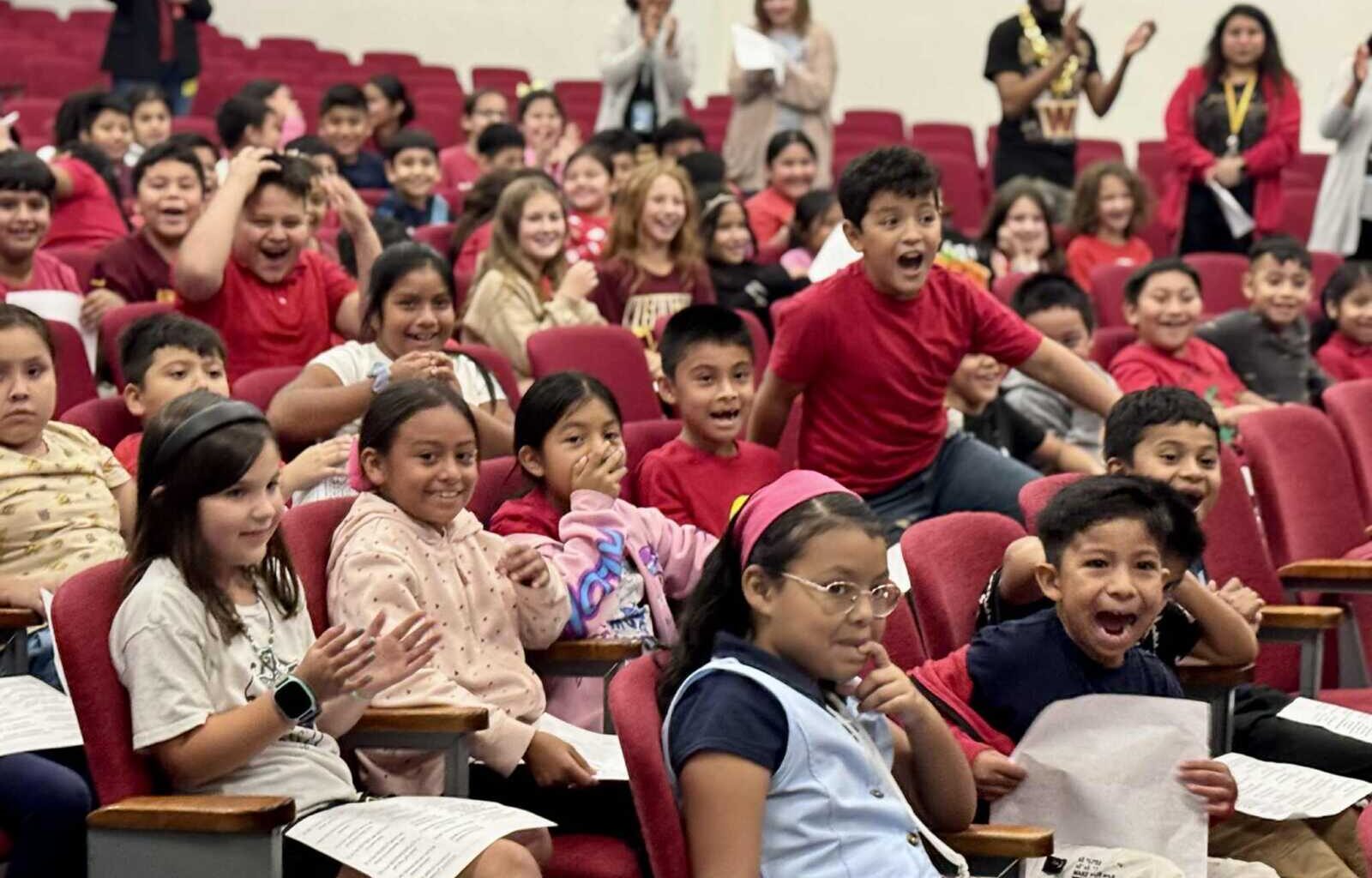 Washington Commanders players visit Alexandria school, distribute $5,000 in food, supplies