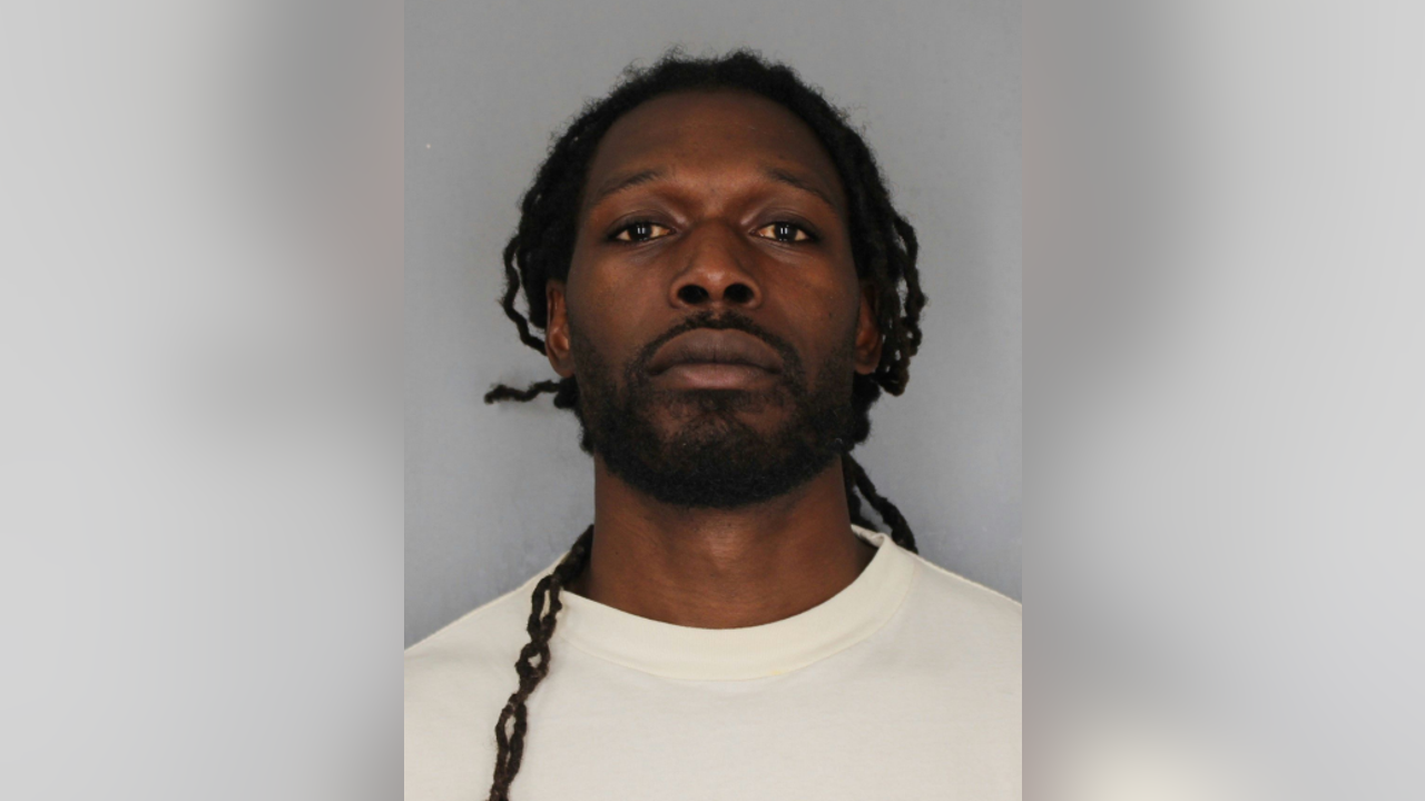 Jadeveon Clowney arrested for trespassing days before signing with Dallas Cowboys