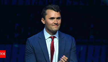 Houston Texans draw outrage for ‘tone-deaf’ pregame tribute to victims of violence without mentioning Charlie Kirk | NFL News