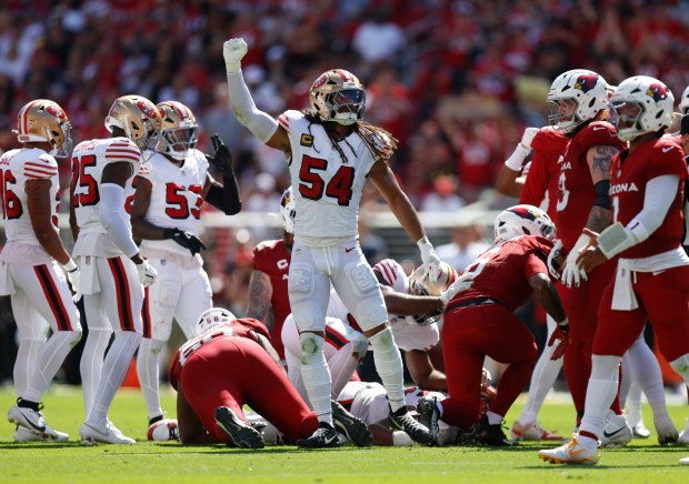 San Francisco 49ers' Fred Warner (54) celebrates a play against the Arizona Cardinals in the second quarter at Levi's Stadium in Santa Clara, Calif., on Sunday, Sept. 21, 2025. (Nhat V. Meyer/Bay Area News Group)