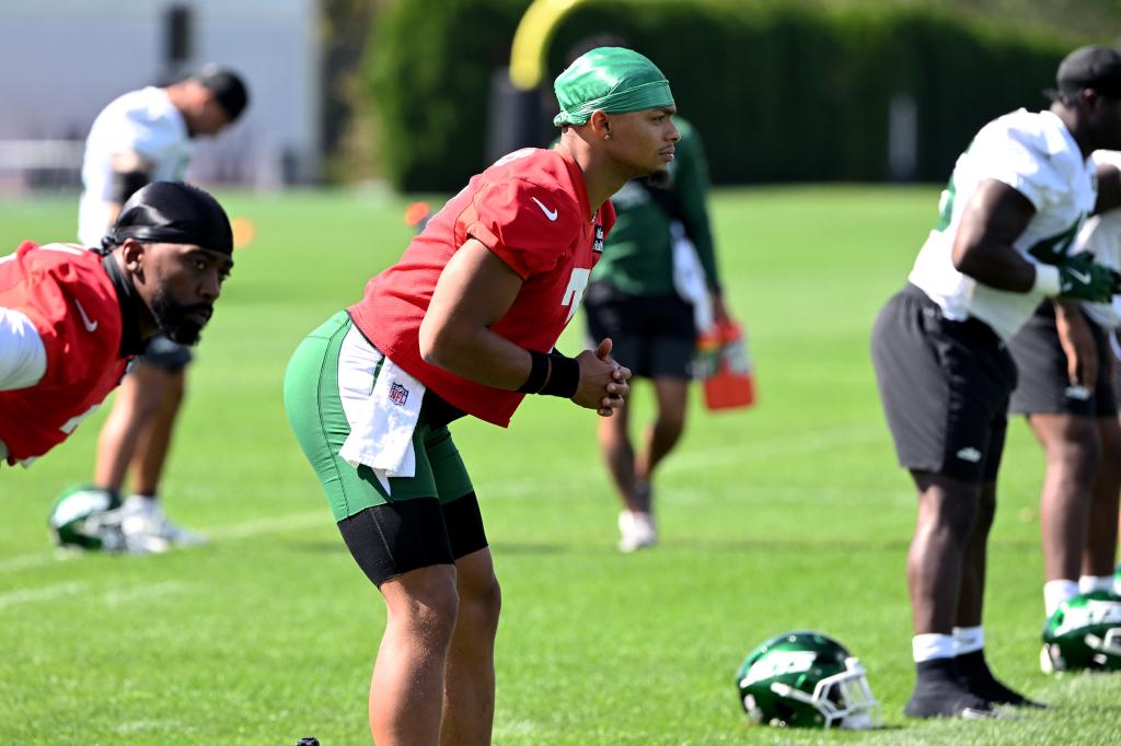 Justin Fields will start for Jets vs. Dolphins after missing week with concussion