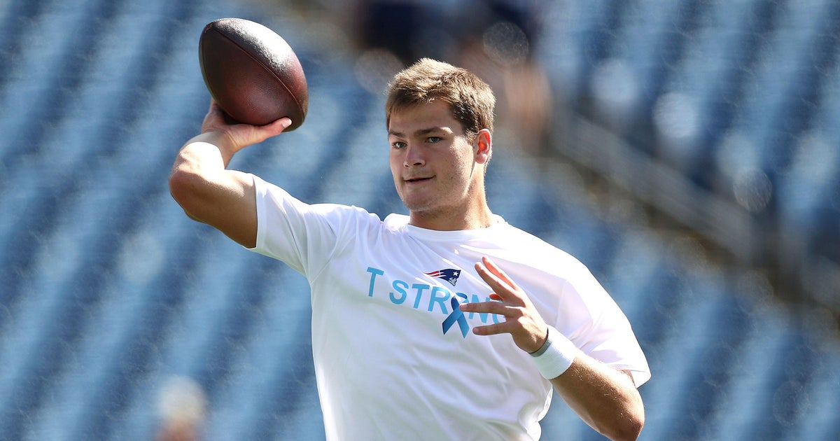 Patriots wear "T Strong" shirts in warmups in support of Terrell Williams