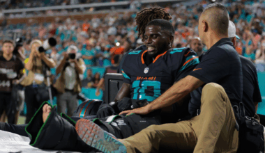 Tyreek Hill injury: Dolphins WR carted off with gruesome knee injury vs. Jets on 'Monday Night Football'