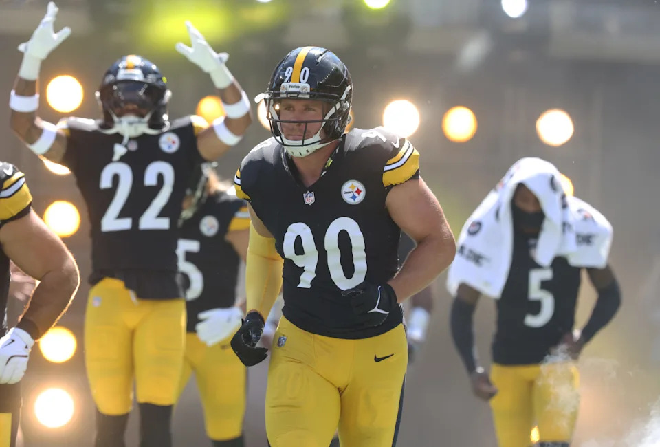 Sep 14, 2025; Pittsburgh, Pennsylvania, USA; Pittsburgh Steelers linebacker T.J. Watt (90) takes the field against the Seattle Seahawks at Acrisure Stadium. Mandatory Credit: Charles LeClaire-Imagn Images