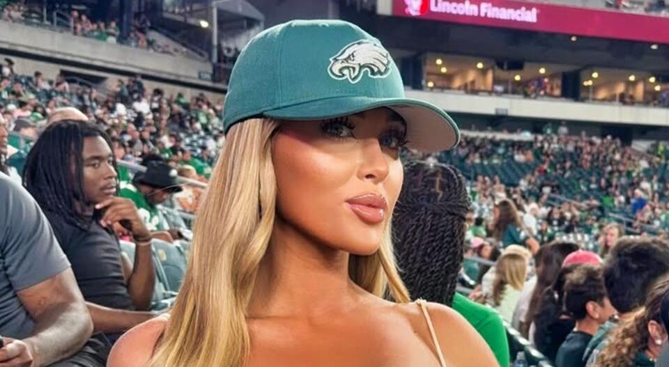 Everyone Was Saying The Same Thing About The Jaw-Dropping Female Philadelphia Eagles Fan Who Stole The Show With Her Risky, Tight-Fitting Outfit In The Stands [PHOTOS]