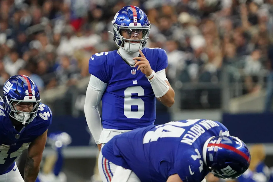 Sep 14, 2025; Arlington, Texas, USA; New York Giants quarterback Jaxson Dart (6) prepares for a snap against the Dallas Cowboys during the fourth quarter at AT&T Stadium. Mandatory Credit: Raymond Carlin III-Imagn Images
