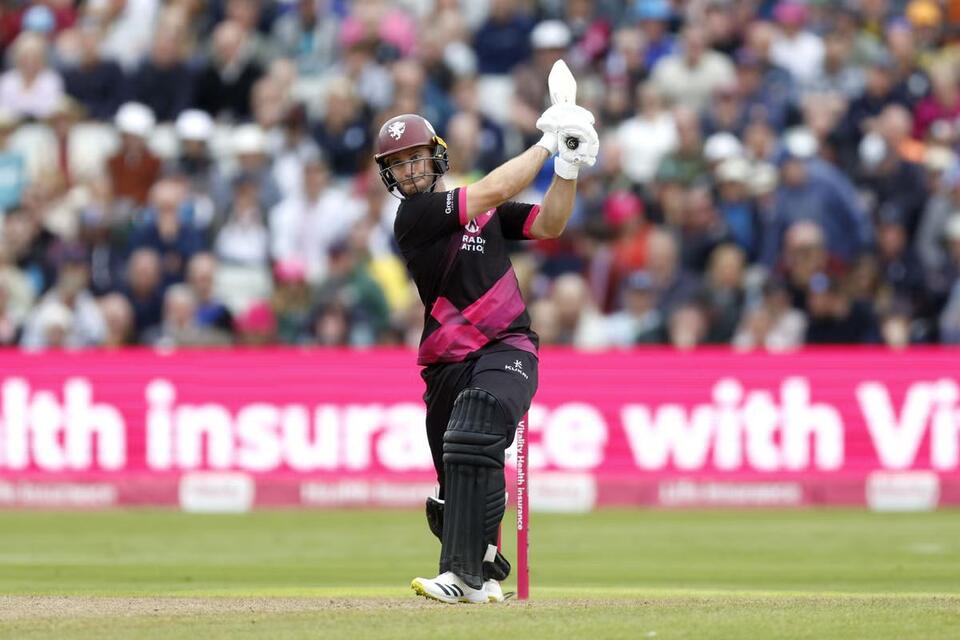 Sean Dixon stars as Somerset reach Blast Finals Day with dramatic win over Bears