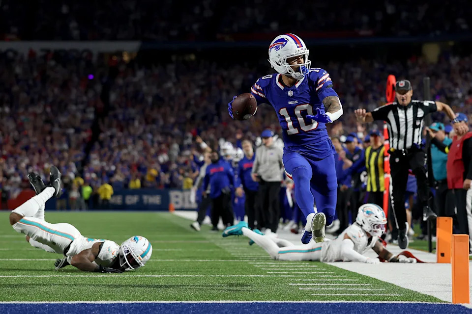 ORCHARD PARK, NEW YORK - SEPTEMBER 18: Khalil Shakir #10 of the Buffalo Bills scores a touchdown in the fourth quarter of the game against the Miami Dolphins at Highmark Stadium on September 18, 2025 in Orchard Park, New York. (Photo by Sarah Stier/Getty Images)