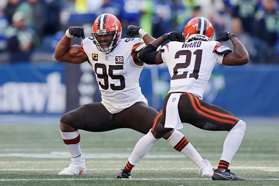 CHARLOTTE, NORTH CAROLINA – AUGUST 08: Quarterback Shedeur Sanders #12 of the Cleveland Browns reacts at the line of scrimmage in the first half during the NFL Preseason 2025 game against the Carolina Panthers at Bank of America Stadium on August 08, 2025 in Charlotte, North Carolina. (Photo by Jared C. Tilton/Getty Images) | Jeff Lange / USA TODAY NETWORK via Imagn Images