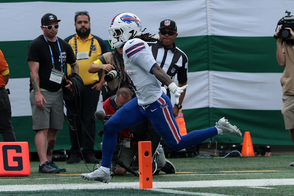 Sep 14, 2025; East Rutherford, New Jersey, USA; Buffalo Bills running back James Cook (4) rushes the ball for a touchdown against the New York Jets during the first half at MetLife Stadium. Mandatory Credit: Vincent Carchietta-Imagn Images