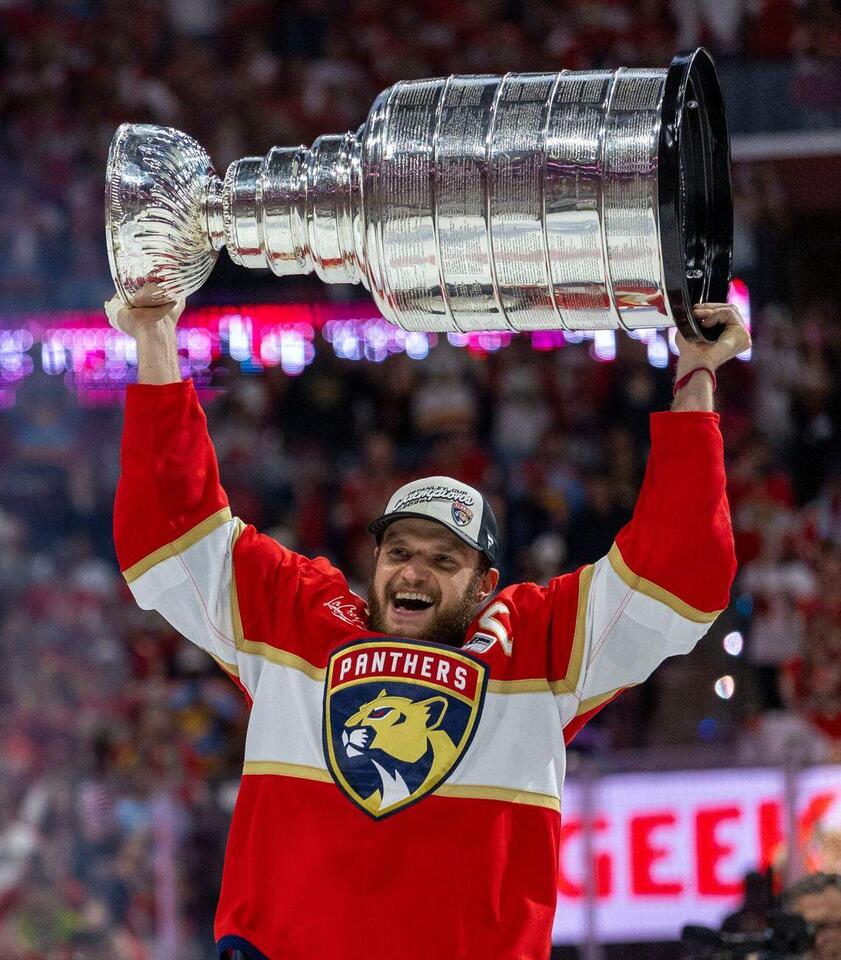 Cote's Hot Button Top 10: Top 10 chaos, Barkov, Dolphins, MLB, Ryder Cup and more