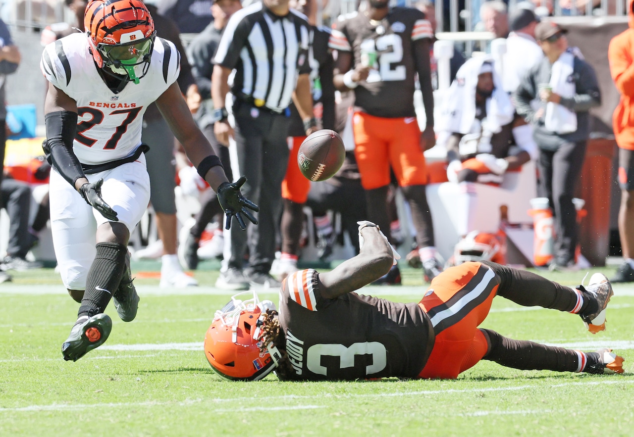 How Logan Wilson, Jordan Battle and the Bengals defense graded in Week 1 vs. the Browns