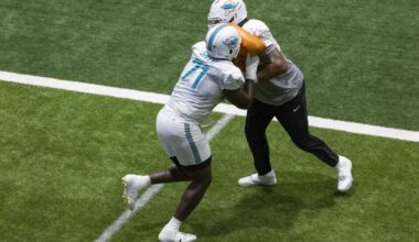 Week 2 Dolphins mailbag: Offensive line, McDaniel and Darren Waller