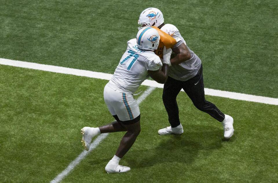 Week 2 Dolphins mailbag: Offensive line, McDaniel and Darren Waller