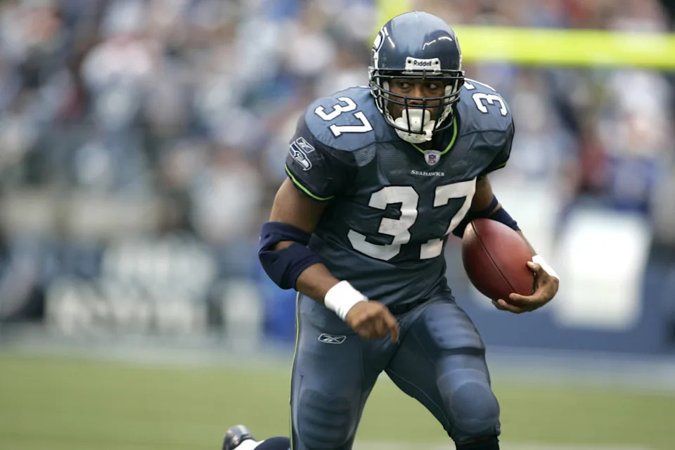 Seahawks Seahawks #37 Shaun Alexander runs for a first down in the first quarter at Qwest Field in Seattle on Saturday December 24, 2005. (Photo by Kevin Casey/Getty Images)Kevin Casey&sol;Getty Images