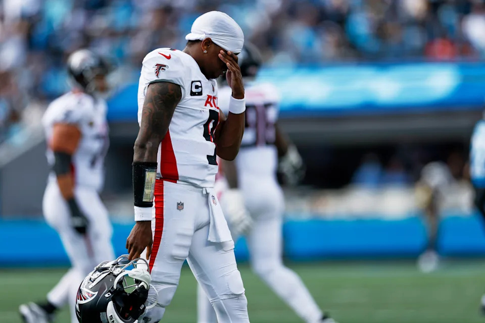Atlanta Falcons quarterback Michael Penix Jr. didn't finish a rough loss on Sunday. (AP Photo/Rusty Jones)