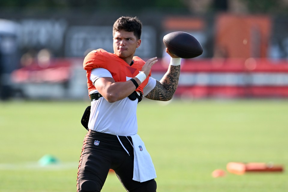 Dillon Gabriel #5 of the Cleveland Browns warming up.