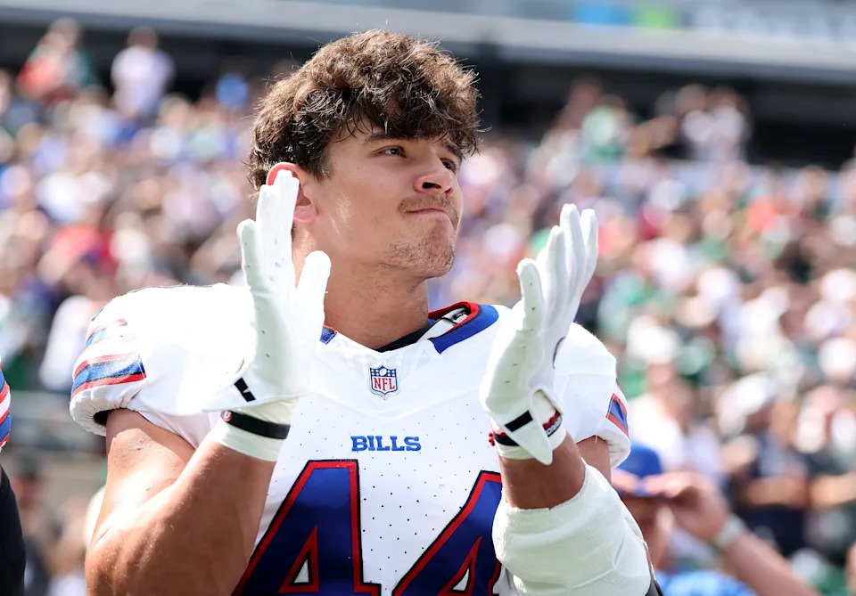EAST RUTHERFORD, NEW JERSEY - SEPTEMBER 14: Joe Andreessen #44 of the Buffalo Bills reacts on the side line before the NFL 2025 game between Buffalo Bills and New York Jets at MetLife Stadium on September 14, 2025 in East Rutherford, New Jersey. (Photo by Elsa/Getty Images)