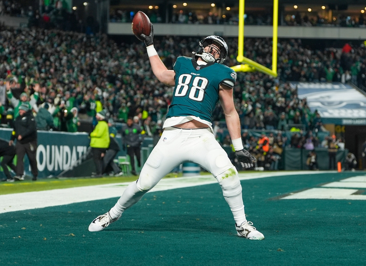 Eagles TE Dallas Goedert misses practice again with knee injury