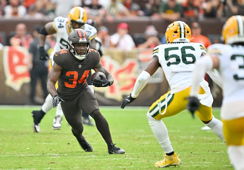 CLEVELAND, OHIO - SEPTEMBER 21: Jerome Ford #34 of the Cleveland Browns runs the ball against Edgerrin Cooper #56 of the Green Bay Packers at Huntington Bank Field on September 21, 2025 in Cleveland, Ohio. (Photo by Jason Miller/Getty Images)