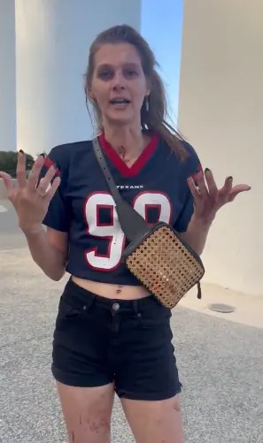 The fan outside SoFi Stadium. @pahrduve/X