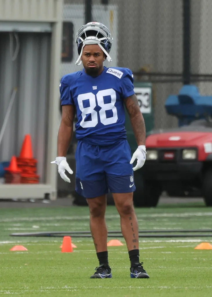 Giants wide receiver Xavier Gipson #88, watching practice. Charles Wenzelberg / New York Post