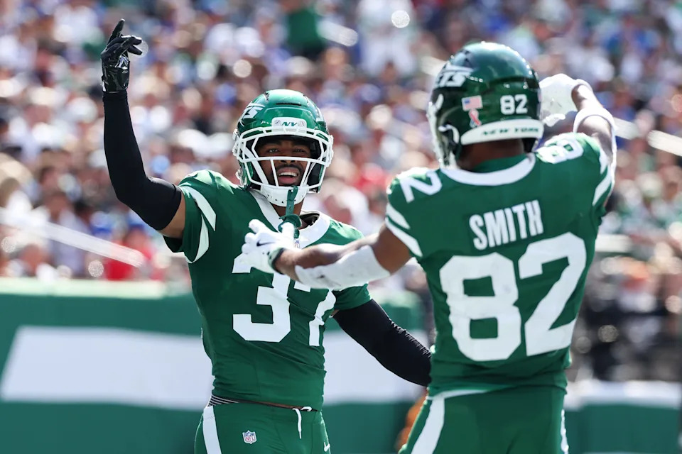 EAST RUTHERFORD, NEW JERSEY - SEPTEMBER 14: Qwan'tez Stiggers #37 and Arian Smith #82 of the New York Jets react after tackling the punt returner during the third quarter of a game against the Buffalo Bills at MetLife Stadium on September 14, 2025 in East Rutherford, New Jersey. (Photo by Jordan Bank/Getty Images)
