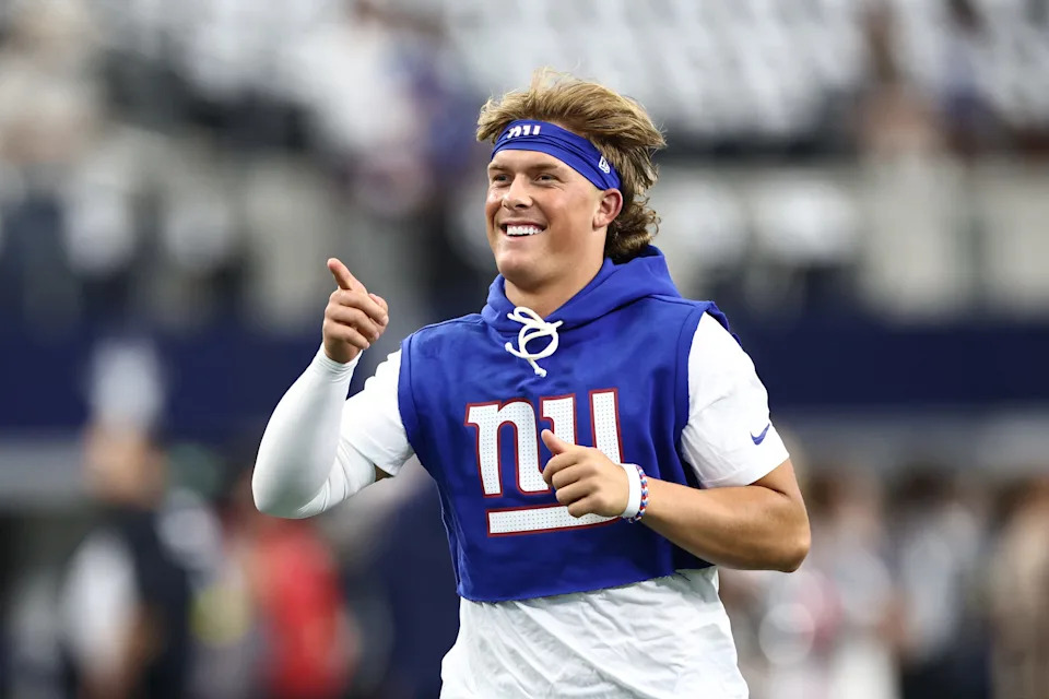 Sep 14, 2025; Arlington, Texas, USA; New York Giants quarterback Jaxson Dart (6) warms up before the game against the Dallas Cowboys at AT&T Stadium. Mandatory Credit: Kevin Jairaj-Imagn Images