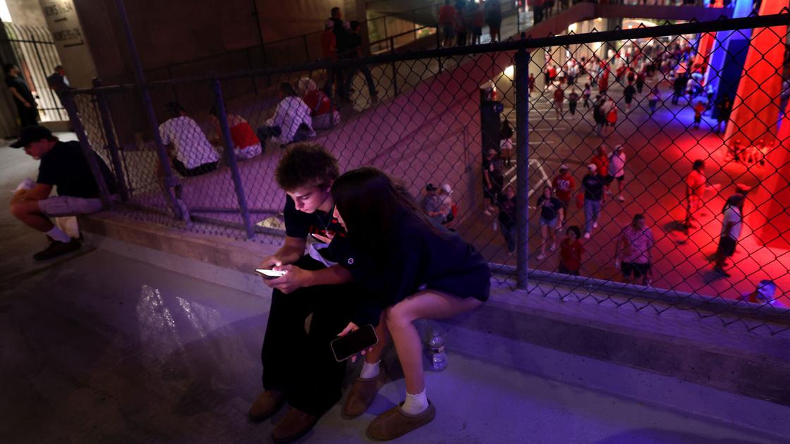 Arizona-Weber State kickoff set following two-hour weather delay