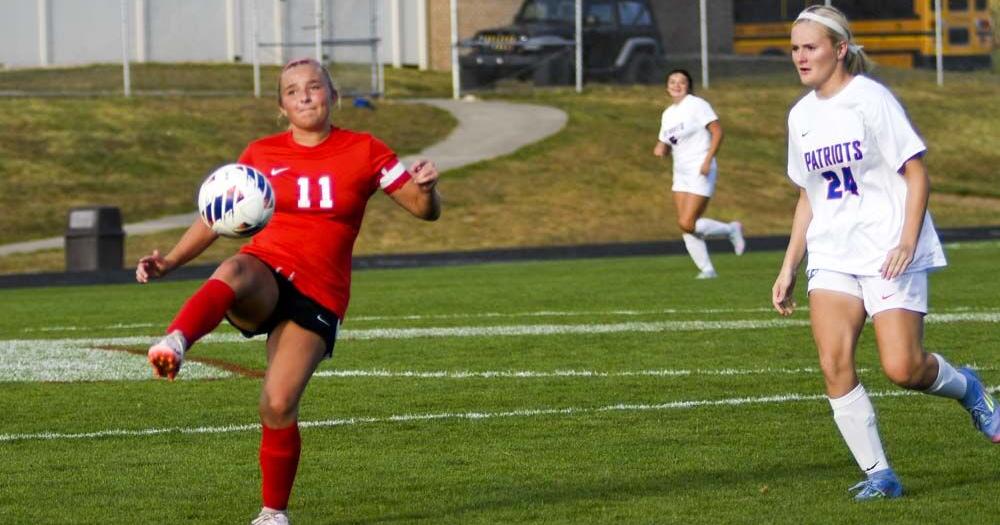 Raiders fight, fall to JC | Sports