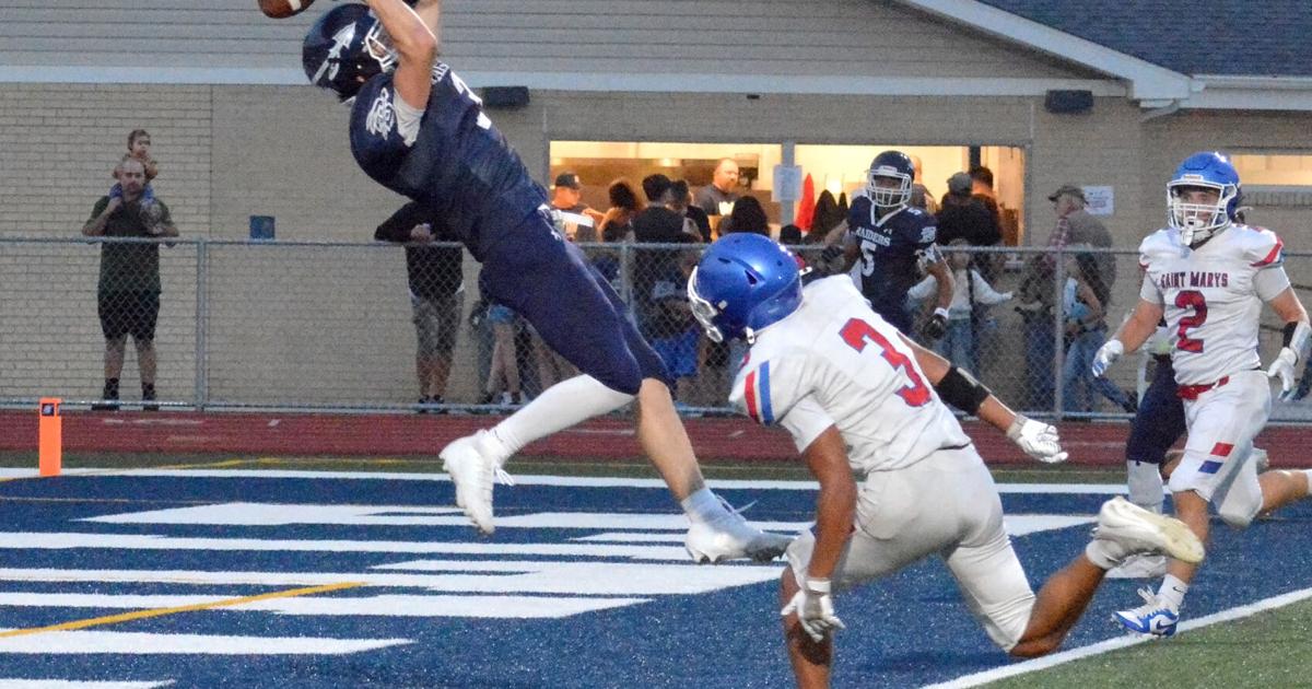 Dutch run past Raiders in second half, 24-14 | Local