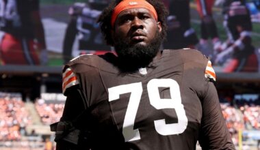 Browns offensive lineman Dawand Jones undergoes surgery on right knee | NFL