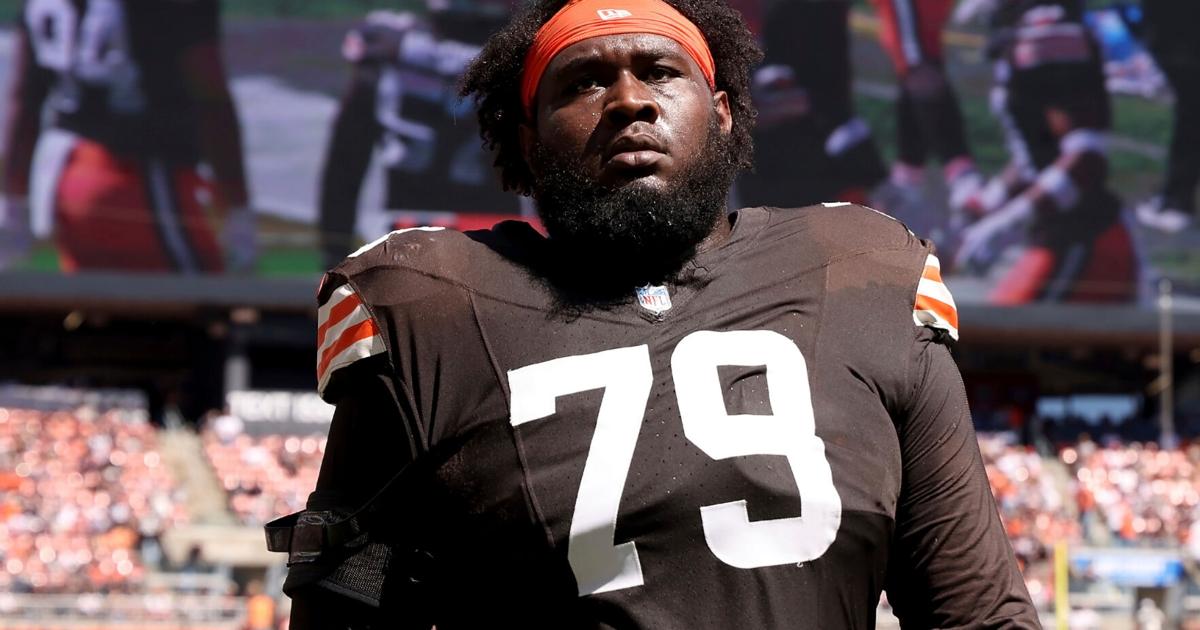 Browns offensive lineman Dawand Jones undergoes surgery on right knee | NFL