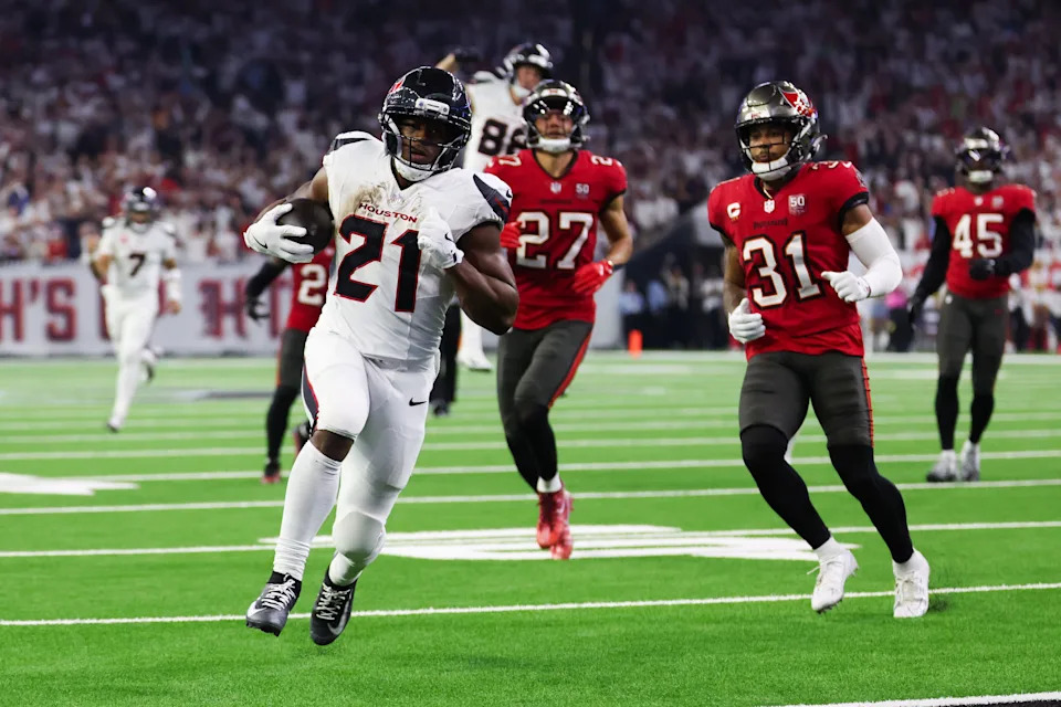 Sep 15, 2025; Houston, Texas, USA; Houston Texans running back Nick Chubb (21) rushes the ball for a touchdown during the fourth quarter against the Tampa Bay Buccaneers at NRG Stadium. Mandatory Credit: Thomas Shea-Imagn Images