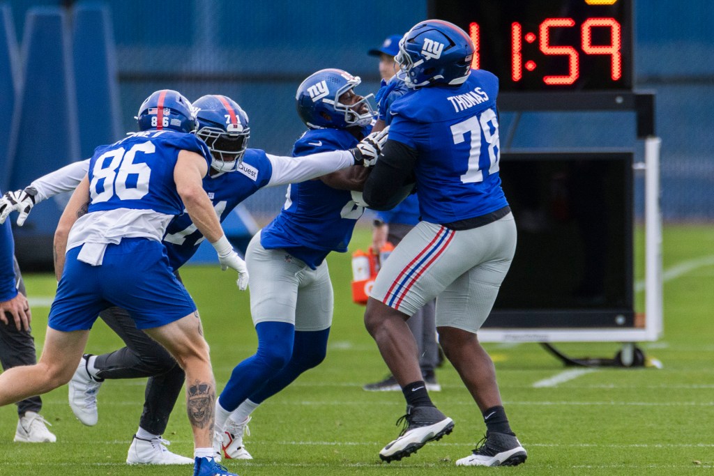 New York Giants players practicing.