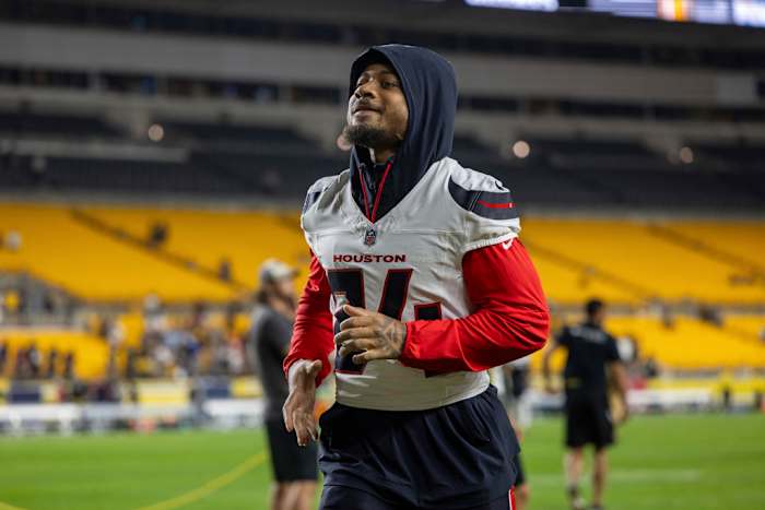 All-Pro corner Derek Stingley Jr. leaves game with rib injury