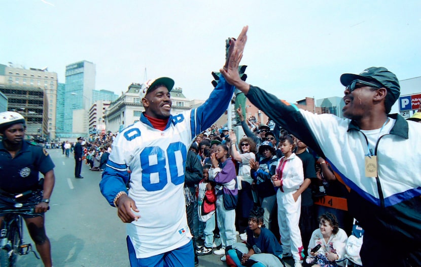 Dallas Cowboys wide receiver Alvin Harper (80) slaps hands with fans during the Super Bowl...