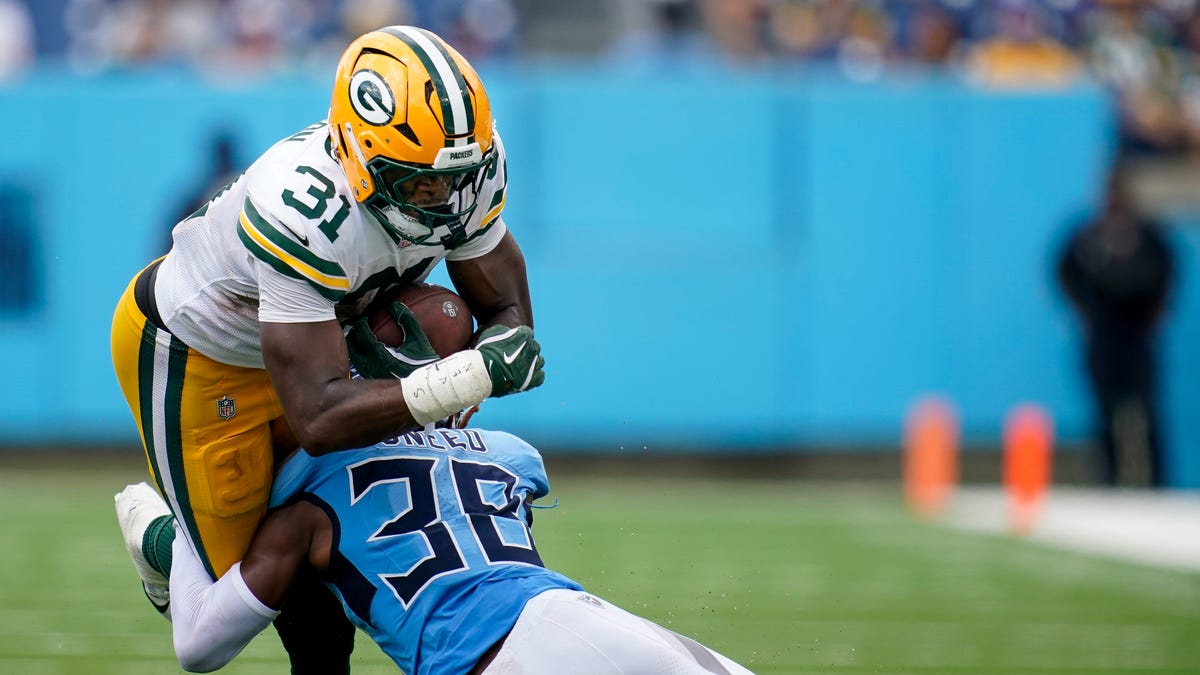 Dan Moore returns to practice