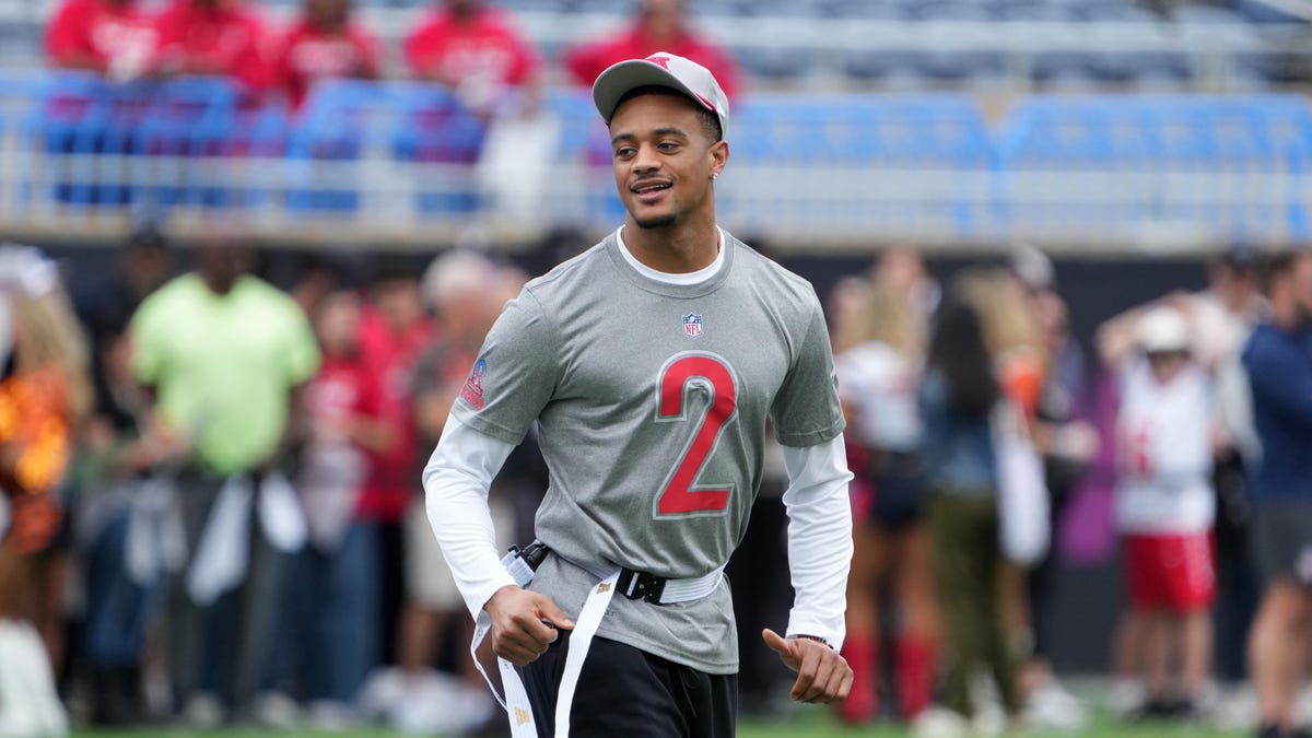 Denver Broncos CB leaves, returns game