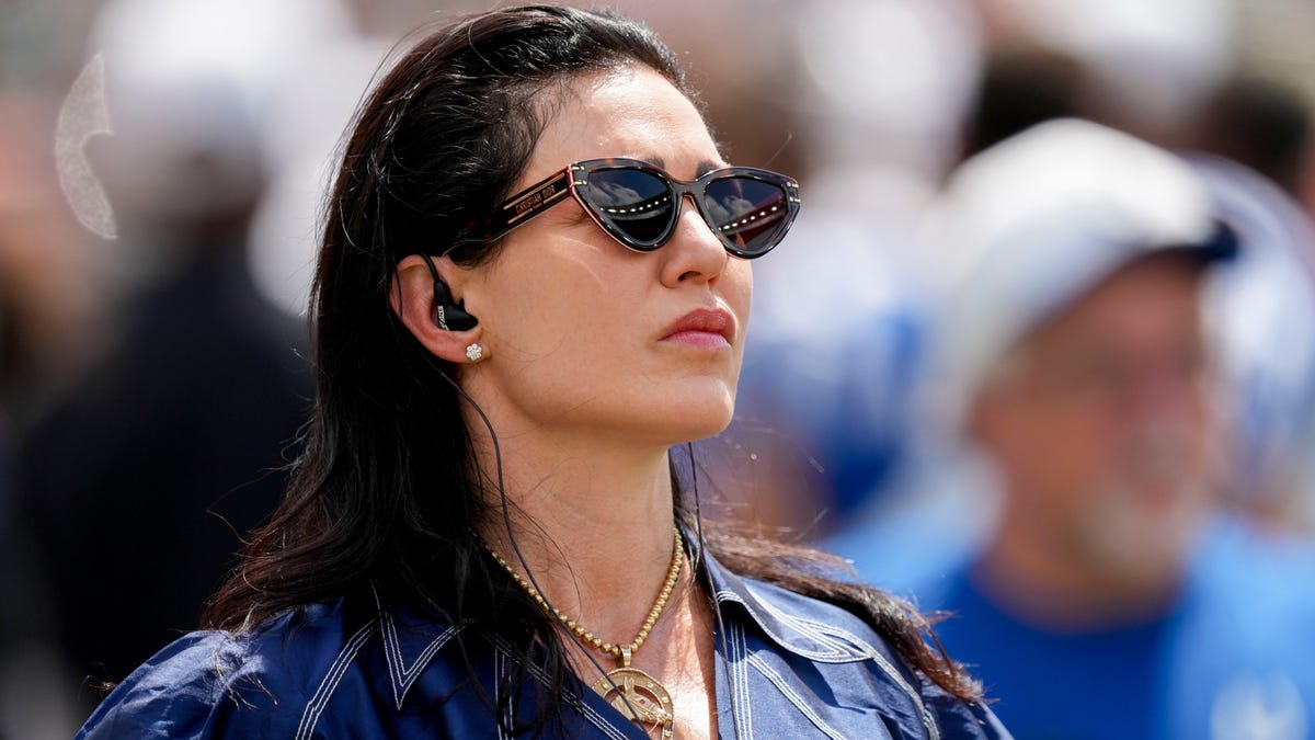 What does Carlie Irsay do on the sidelines? Why does Carlie Irsay-Gordon wear a headset?