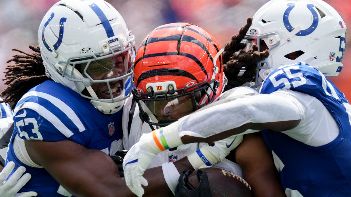 Former Colts DE Isaiah Land signs with Cowboys practice squad